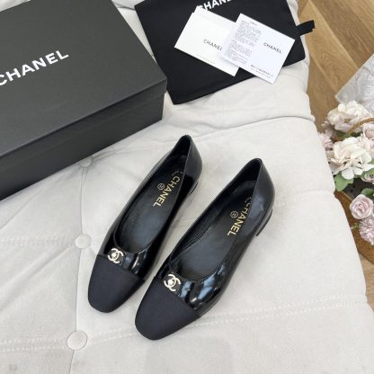 Chanel autumn and winter new small round head black shiny retro loafers - Image 3