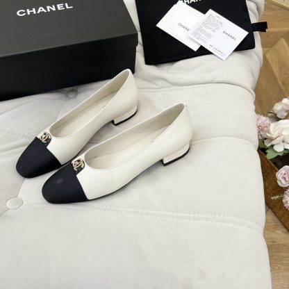 Chanel autumn and winter new small round head white retro loafers - Image 3