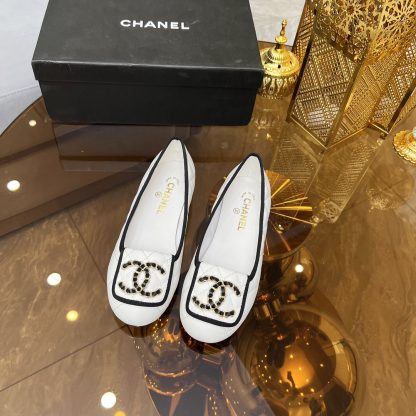 Chanel autumn and winter new white small round head retro loafers - Image 3