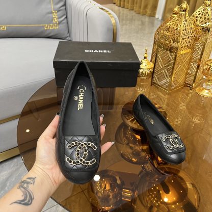 Chanel autumn and winter new black small round head retro loafers - Image 3