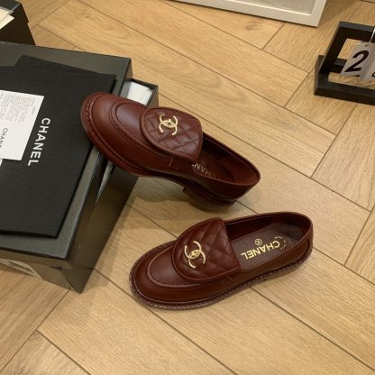Chanel's new elegant and durable red loafers for early spring - Image 3