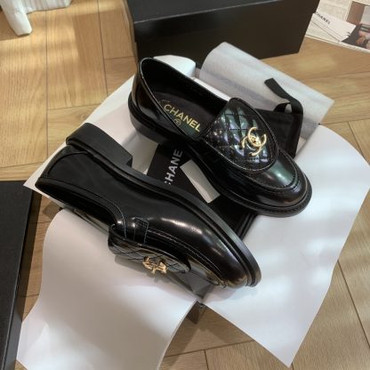 Chanel's new elegant and durable black loafers for early spring - Image 3