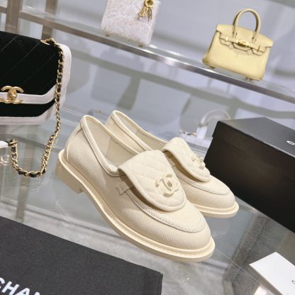 Chanel's new beige loafers for early spring - Image 3