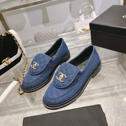 Chanel's new dark blue loafers for early spring - Image 3