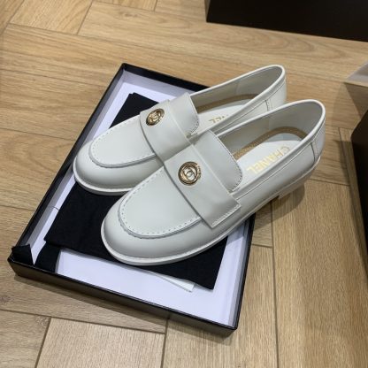 Chanel autumn and winter new white retro style small round head loafers - Image 3