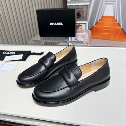 Chanel Early Autumn New Small Round Toe Black Retro Loafers - Image 3