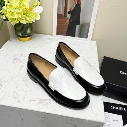 Chanel black and white autumn new goddess series loafers - Image 3