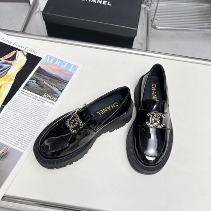 Chanel autumn and winter series new retro style small round head black shiny loafers - Image 3