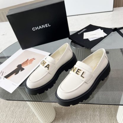 Chanel autumn and winter series white new small round head European and American catwalk loafers - Image 3