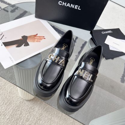 Chanel autumn and winter series black shiny new small round head European and American catwalk style loafers - Image 3