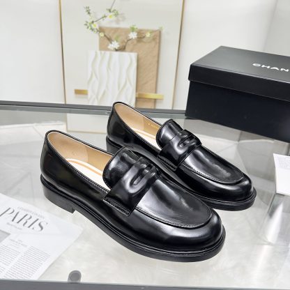 Chanel's new black shiny early spring small round head delicate loafers - Image 3