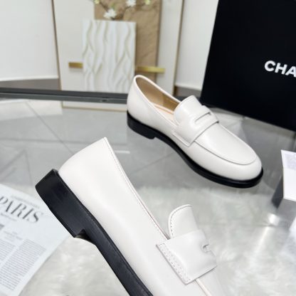 Chanel white early spring new small round head delicate loafers - Image 3