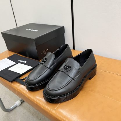 Chanel Autumn and Winter Series Black Small Round Toe Slim Loafers - Image 3