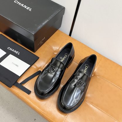 Chanel Autumn and Winter Series Black Shiny Small Round Toe Slim Loafers - Image 2