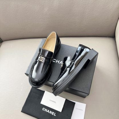 Chanel Early Spring Dance Shoes Series Black Shiny Small Round Head Retro Loafers - Image 3