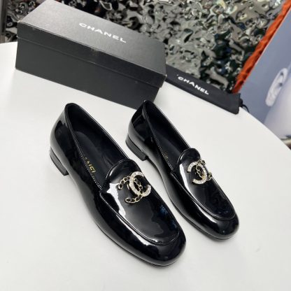 Chanel Early Spring Dance Shoes Series Small Round Toe Slim Black Shiny Loafers - Image 3
