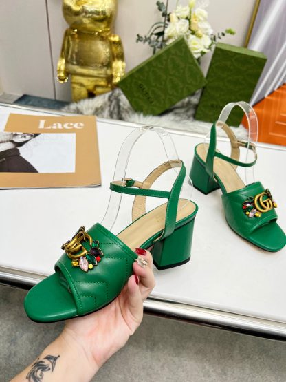 Gucci's new spring and summer rhinestone buckle round-toe thick-heeled sandals - Image 3