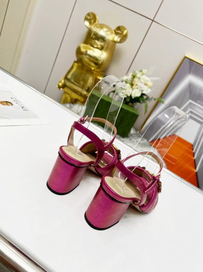 Gucci's new spring and summer rhinestone buckle round-toe thick-heeled sandals - Image 3