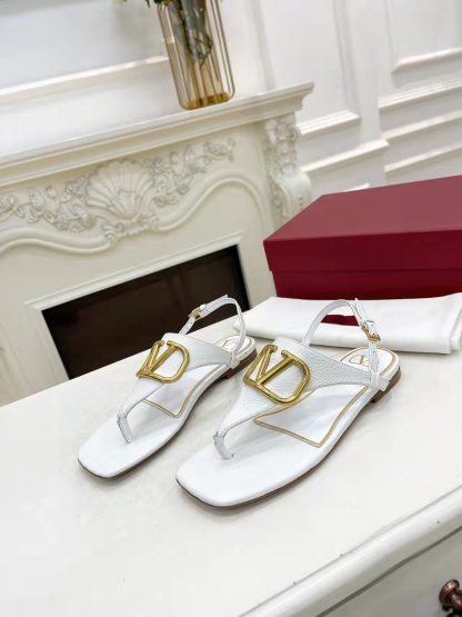 VALENTINO Fashionable and versatile thong sandals