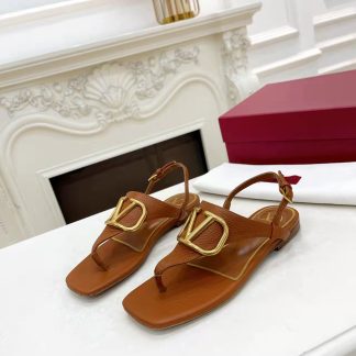 VALENTINO Fashionable and versatile thong sandals