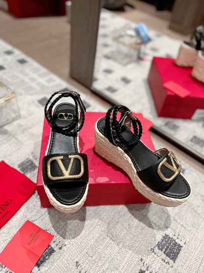 VALENTINO Fashion Litchi Pattern Large V Buckle Exquisite Wedge Sandals - Image 3