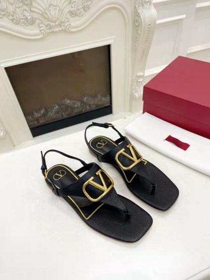 VALENTINO fashionable and versatile thong sandals