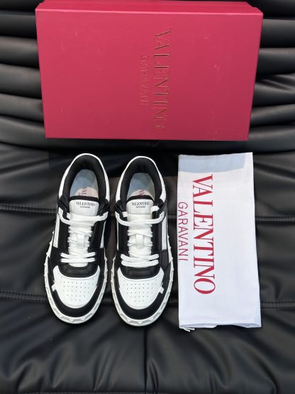VALENTINO low-top sneakers in calfskin with rivets - Image 3