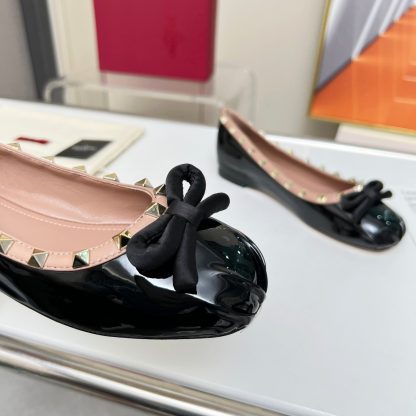 VALENTINO simple versatile rivet flat shoes casual shoes - Image 3