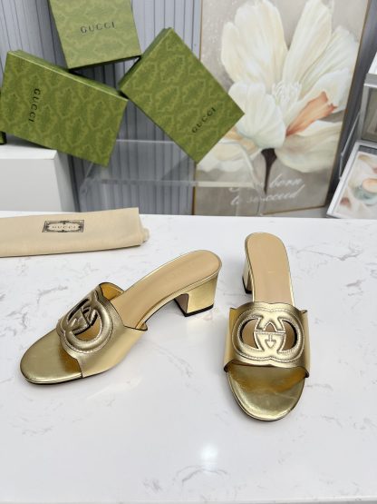 Gucci Interlocking G slide sandals - Image 3