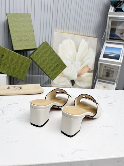 Gucci Interlocking G slide sandals - Image 3