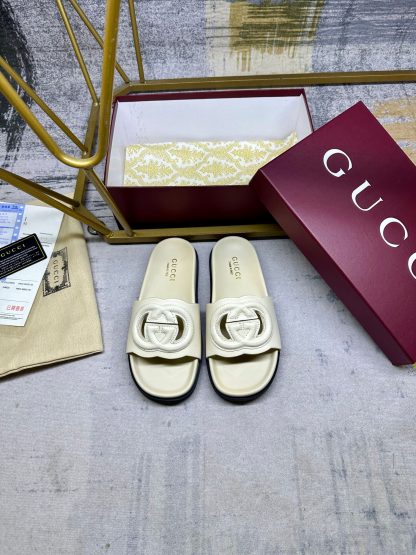 Gucci Interlocking G Leather Slippers - Image 3