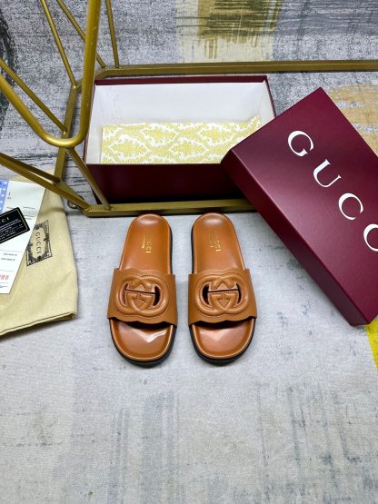 Gucci Interlocking G Leather Slippers - Image 3