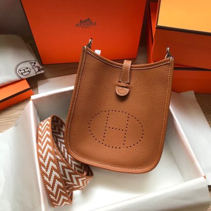 Hermes brown soft leather super easy to match crossbody bag size 17cm - Image 3