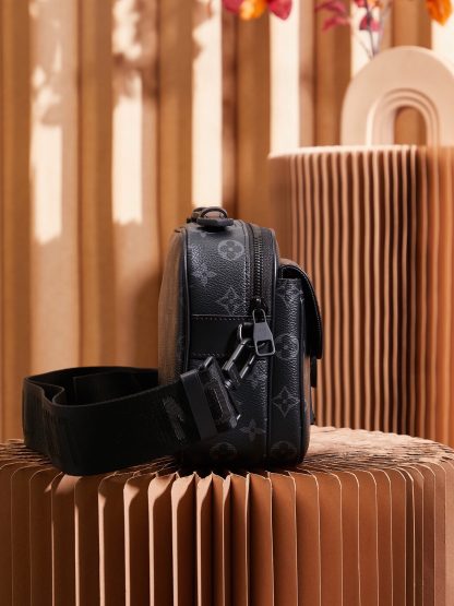 Louis Vuitton 𝐒 𝐋𝐎𝐂𝐊 Black Flower - Image 3