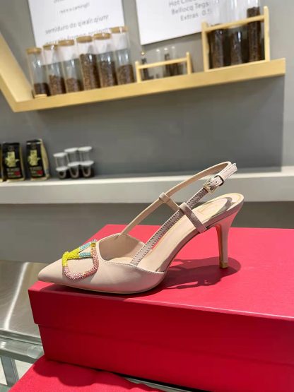 VALENTINO exquisite large V buckle high heels - Image 4