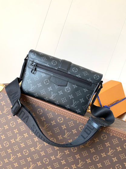 Louis Vuitton N46794 Black Flower S-Cape Messenger Bag - Image 3