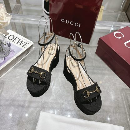 Gucci Women's Horsebit Flat Mid-Heel Platform Sandals - Image 3