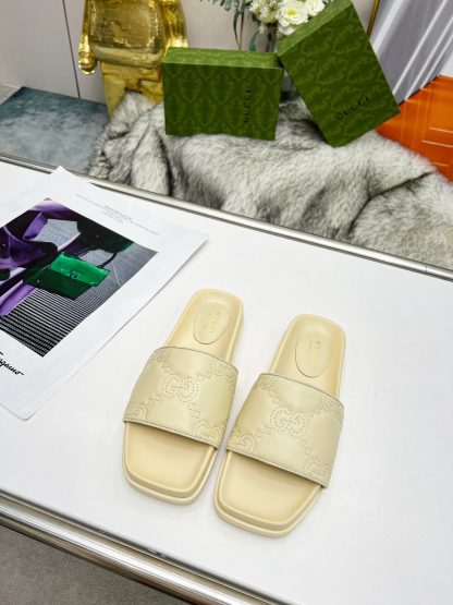 Gucci women's flat slippers - Image 3