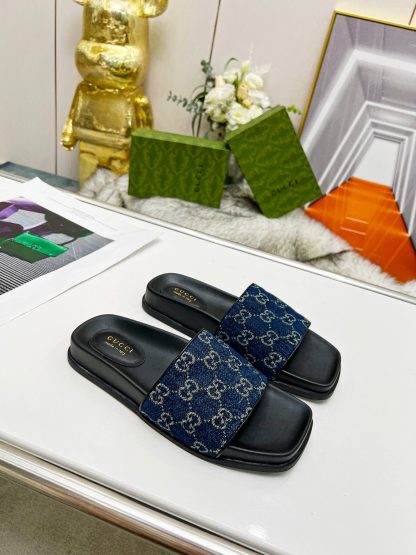 Gucci women's flat slippers - Image 3