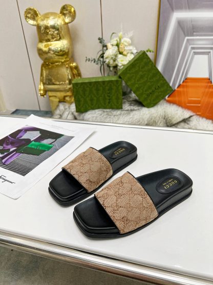 Gucci women's flat slippers - Image 3