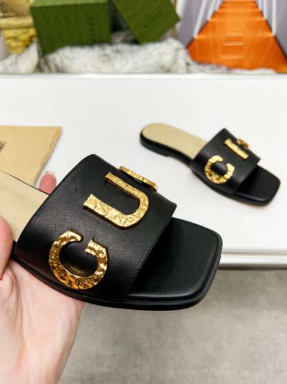 Gucci women's flat slippers - Image 3