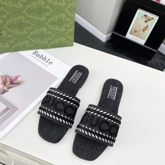 Gucci women's flat slippers