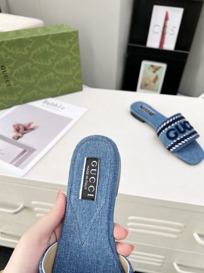 Gucci women's flat slippers - Image 3