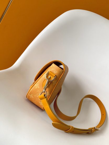 Louis Vuitton Montsouris Small Messenger Bag - Image 3