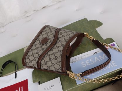 Gucci Interlocking Double G Oval Shoulder Bag - Image 3