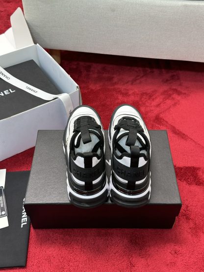 Chanel classic black and white all-match casual sneakers for men and women - Image 3