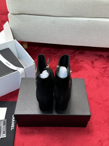 Chanel's new simple, stylish and comfortable black ankle boots with a heel height of 5cm - Image 3