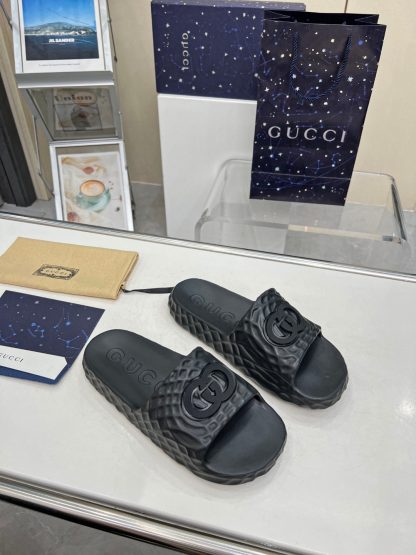 Gucci large sandals - Image 3