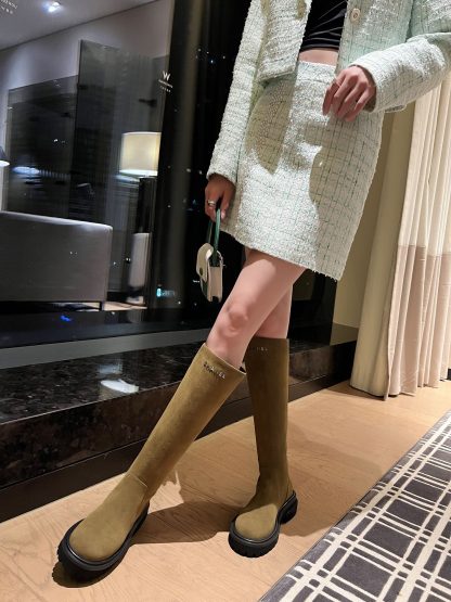 Chanel autumn and winter new handsome green brown personality stunning letter knight boots - Image 3