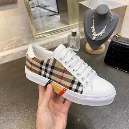Burberry low-top sneakers - Image 4
